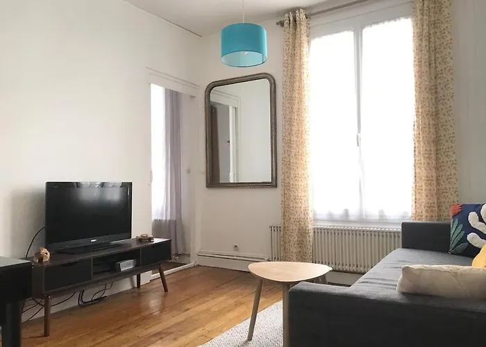 Charming 3-Room Apartment, Paris Center